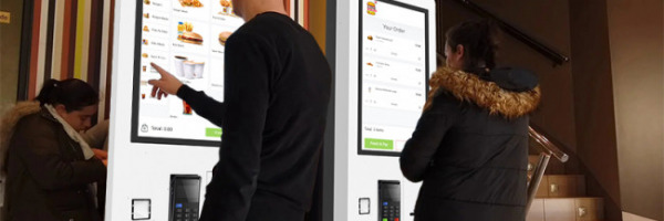 Paiement mobile, borne tactile ou self-checkout : quelle tendance adopter dans votre commerce en 2025 ?